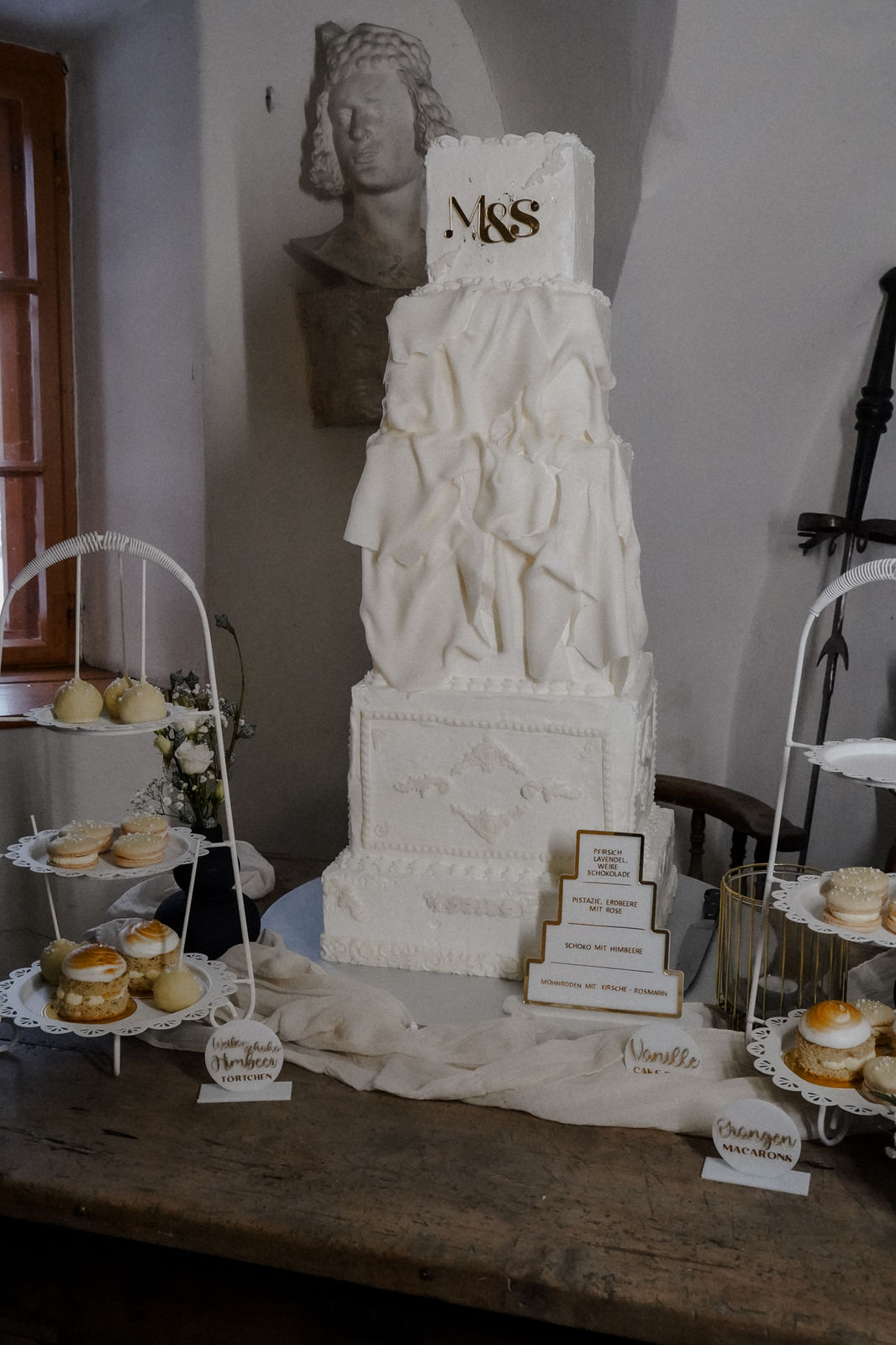 Hochzeitstorte und Sweet Table