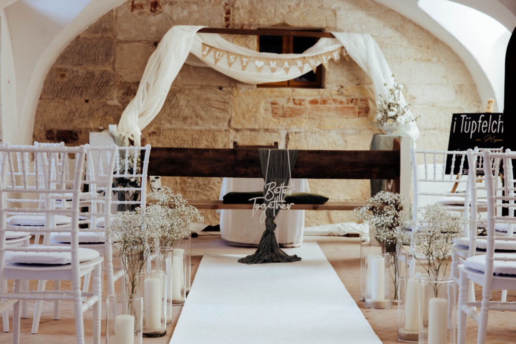 Traubogen und Dekoration Schlosshochzeit