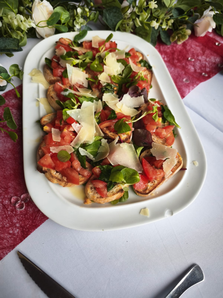Festlich gedeckter Tisch beim italienischen Hochzeitsdinner in Bayreuth
